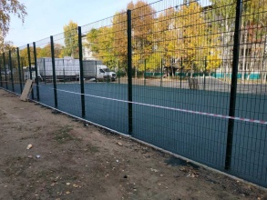 Забор на спортивную площадку 40 метров фото в Скоропусковском