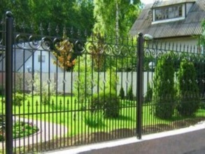 Кованые заборы на ленточном фундаменте 80 метров фото в Скоропусковском